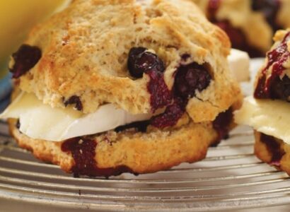 Scones aux bleuets, au citron et au brie