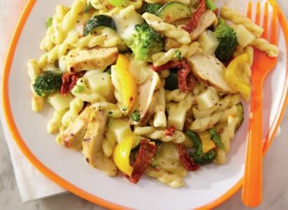 Pâtes à la Mozzarella et au poulet, style Alfredo