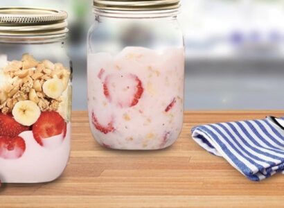Fraises, banane et granola – Parfaits-déjeuner