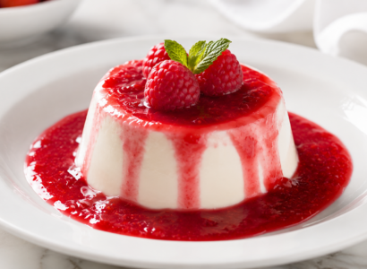 Panna cotta au yogourt et coulis de framboise