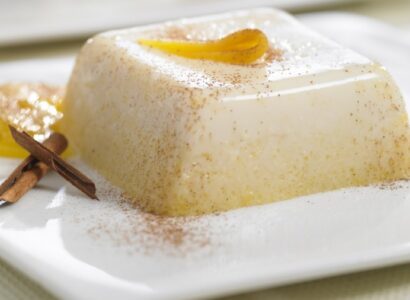 Panna cotta au miel et aux pêches